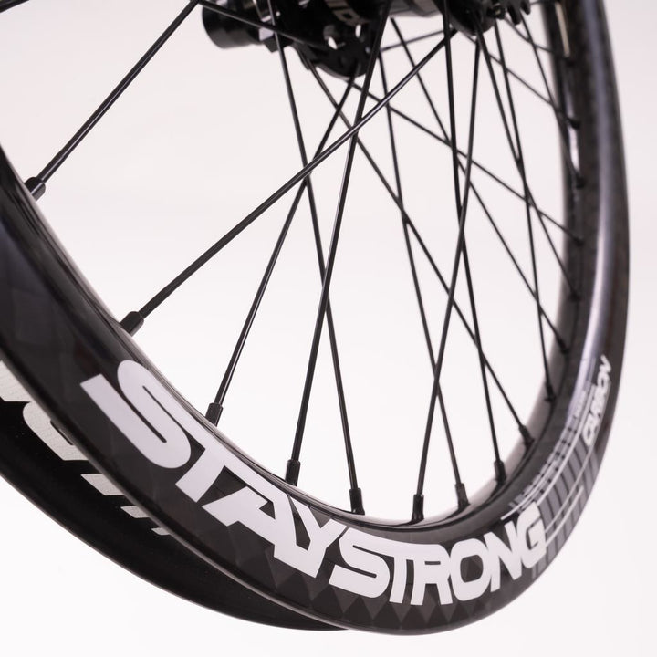 Stay Strong Carbon DVSN V3 20" Disc Set di Ruote da Corsa - Carbonio/ 1,75