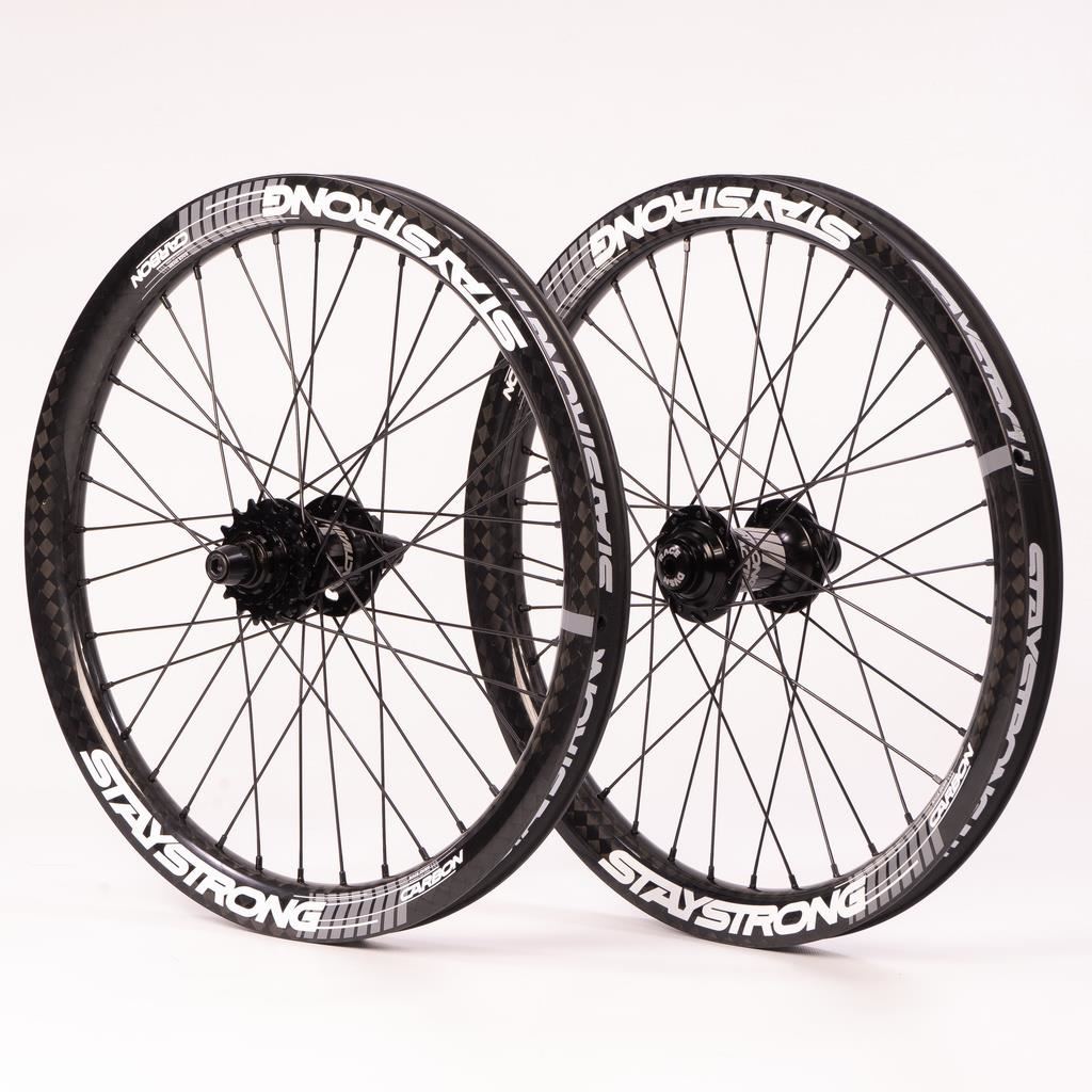Stay Strong Carbon DVSN V3 20" Disc Set di Ruote da Corsa - Carbonio/ 1,75