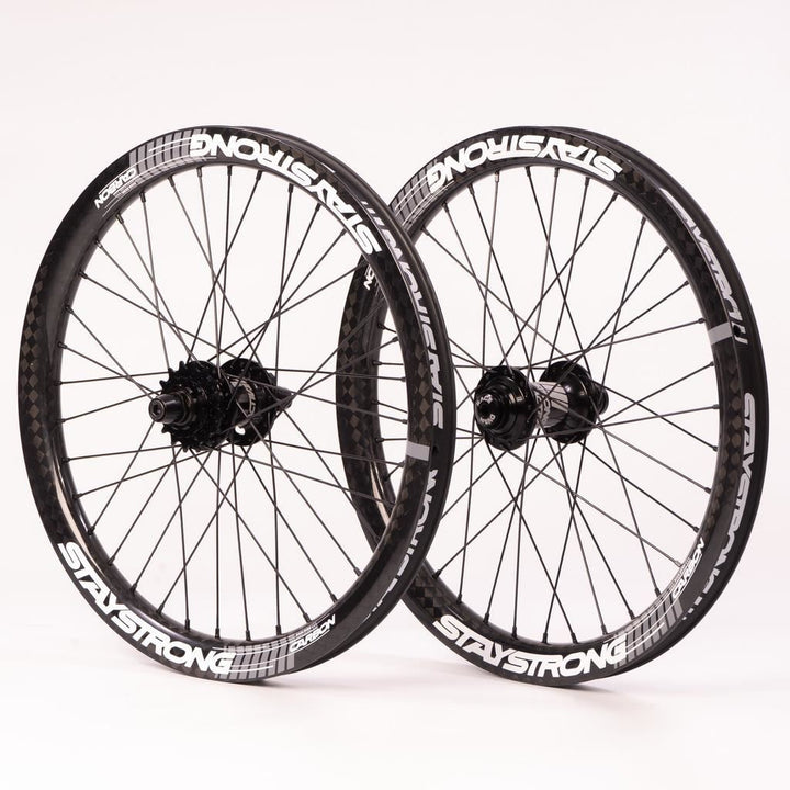Stay Strong Carbon DVSN V3 20" Disc Set di Ruote da Corsa - Carbonio/ 1,75