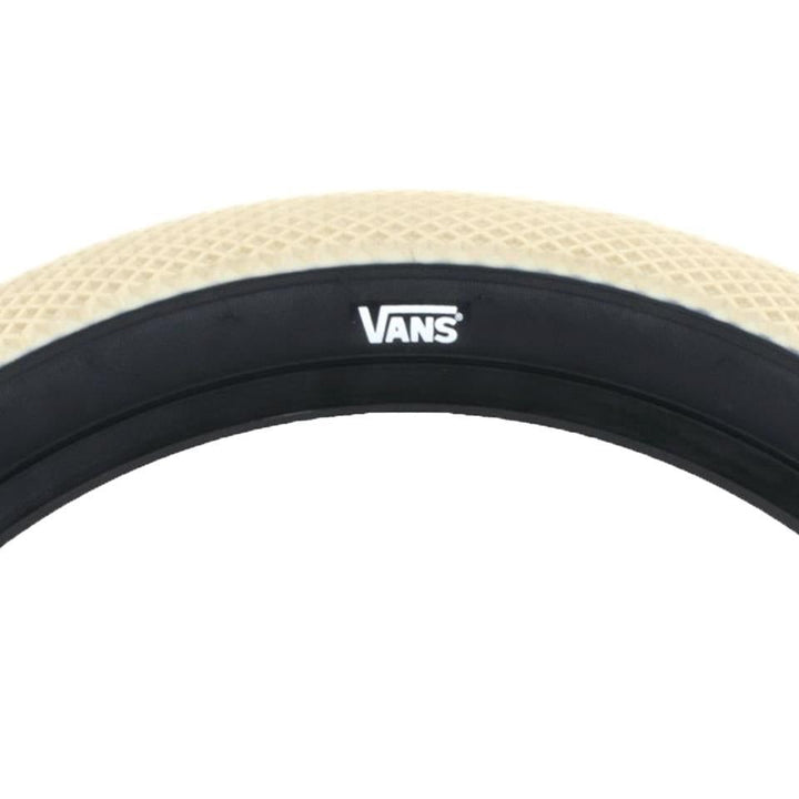 Cult X Vans Pneu