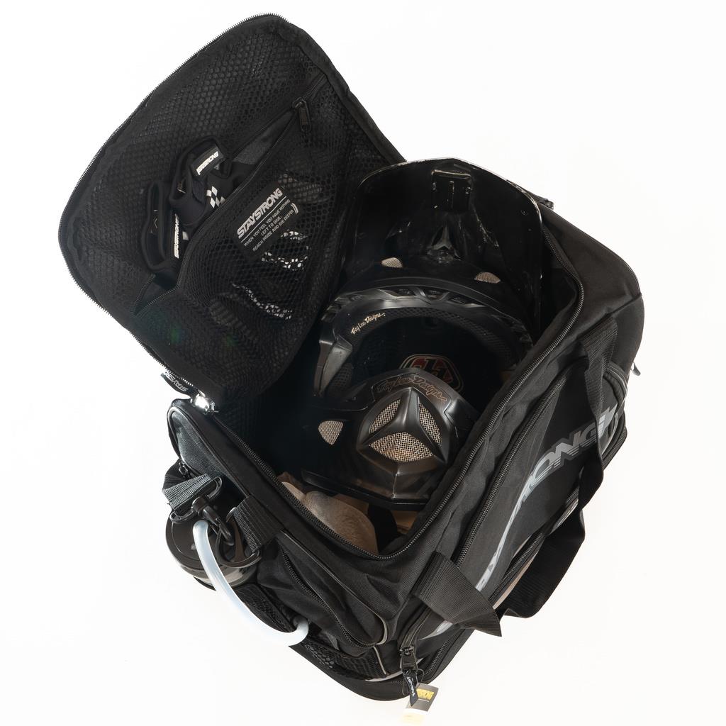 Stay Strong Race DVSN Helmet/Kit Tasche - Black