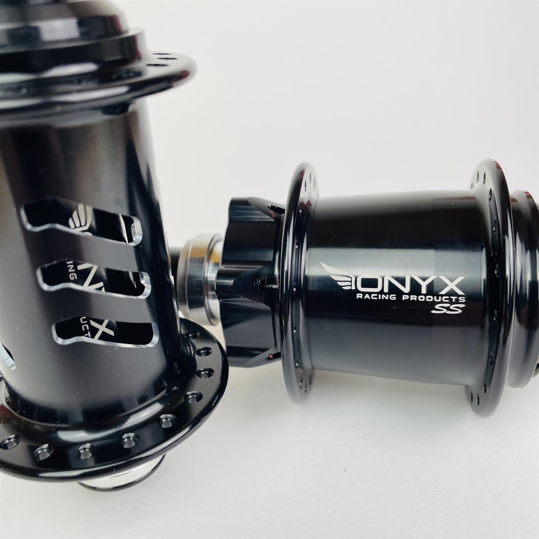 Stay Strong Edizione limitata della serie di mozzi Onyx Ultra SS 36h - 20 mm (anteriore) 20 mm (posteriore)