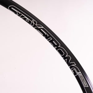 Stay Strong Cerchio da corsa Reactiv 2 20", 28H (1-1/8") - anteriore/nero