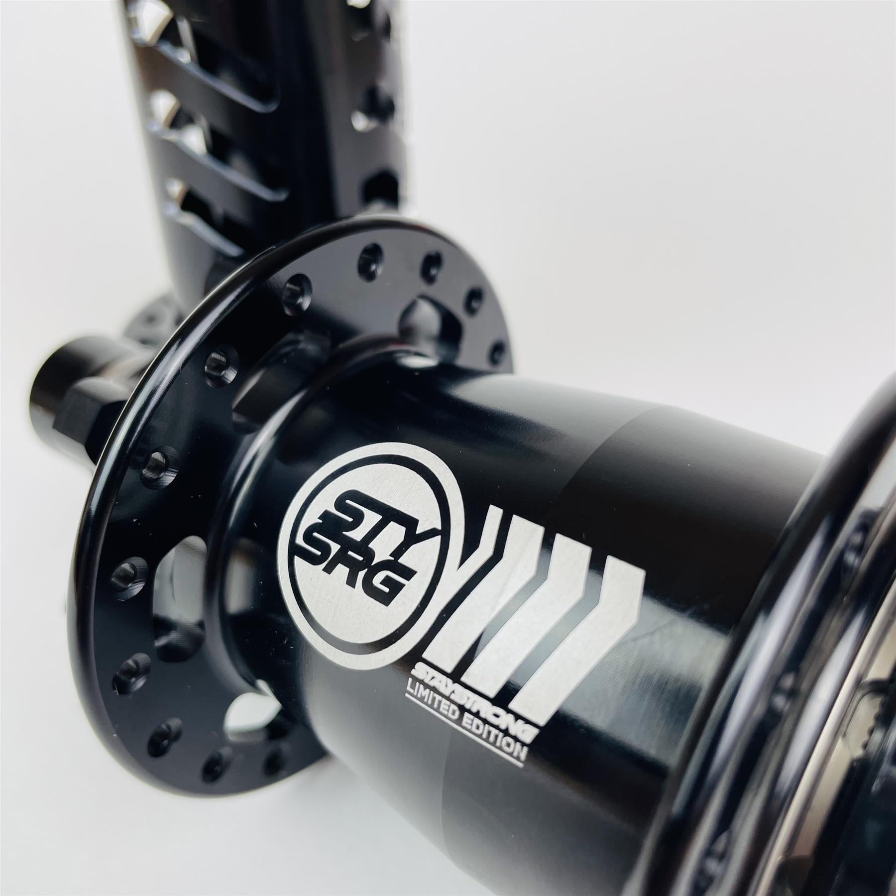 Stay Strong Limited Edition Onyx Ultra 36h Disc Hubset - 20mm (Avant) 10mm (Arrière)